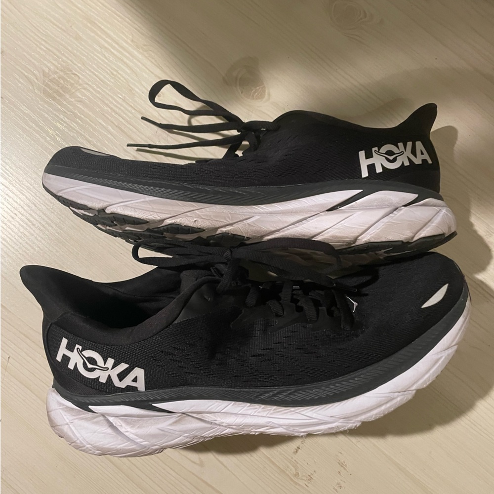 HOKA CLIFTON 8